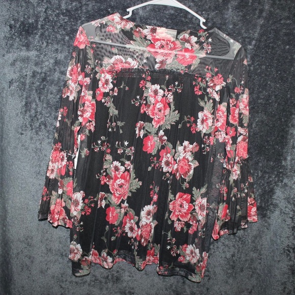 NWT Bobbie & Brooks Black and Pink Floral Pheasant Top - Picture 4 of 5